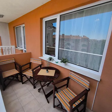 Sunny Cozy With A Pool Apartament