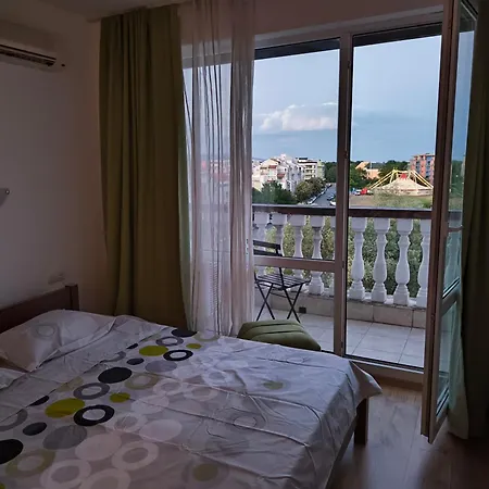 Sunny Cozy With A Pool Apartament Słoneczny Brzeg