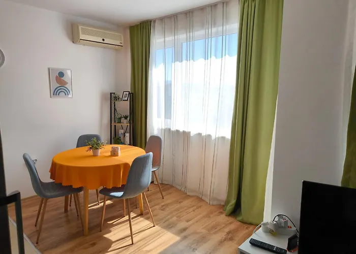 Apartament Sunny Cozy With A Pool Słoneczny Brzeg