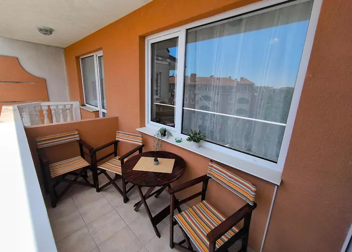 Sunny Cozy With A Pool Apartament