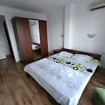 Apartamento Sunny Cozy With A Pool