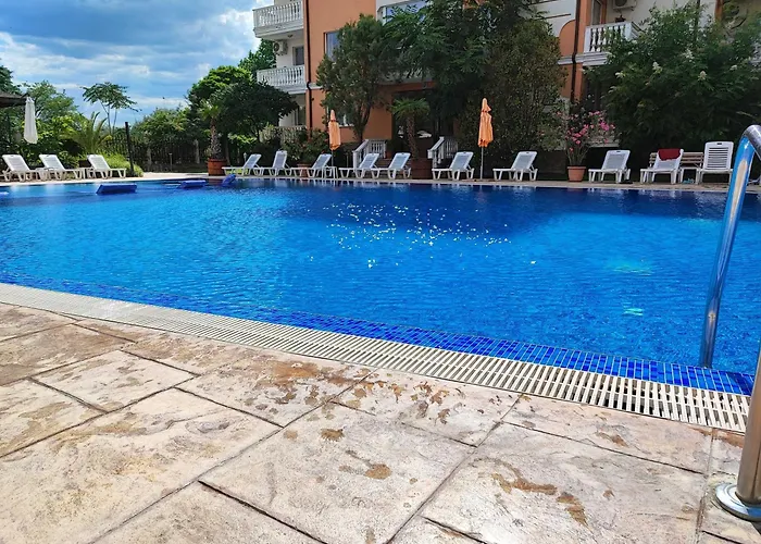 아파트 Sunny Cozy With A Pool